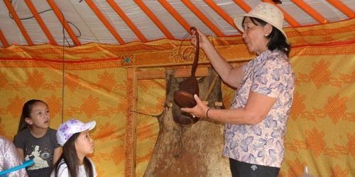 “Хөхүүрийн айраг” наадам гурав дахь жилдээ боллоо