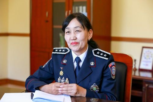 Д.Бат-Оюун: Төрийн сүлдээ магнай дээрээ залдаг цагдаагийн албаараа бахархдаг