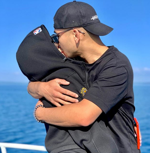 МУГТ Н.Төгсцогт найз бүсгүйгээ танилцуулав