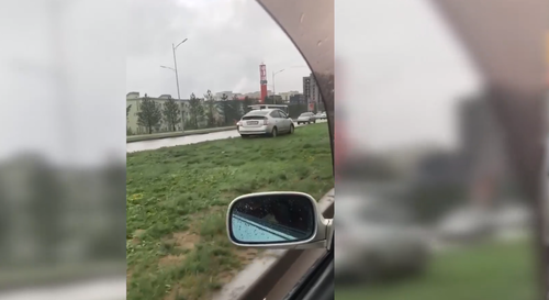 Яарсан учраас зүлгэн дээгүүр давхисан хэмээжээ