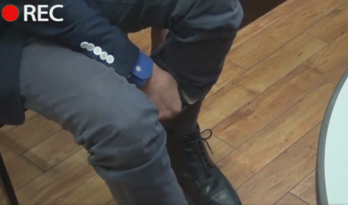 ВИДЕО: Хахуулын мөнгөө оймсондоо нуусан албан хаагч