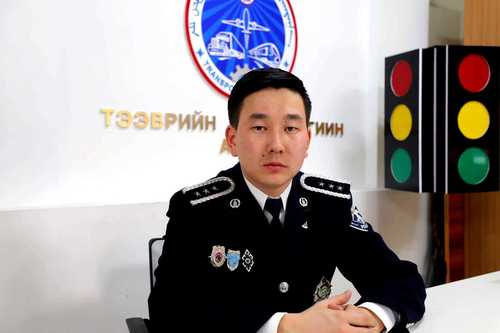 Ч.Чимэдбат: Ногоон дугаартай автомашин нэгдүгээр эгнээгээр зорчихгүй