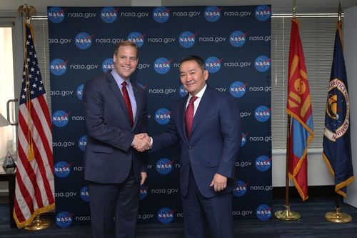 Ерөнхийлөгч Х.Баттулга монгол эмэгтэйг “NASA”-д сургах хүсэлтээ илэрхийлжээ