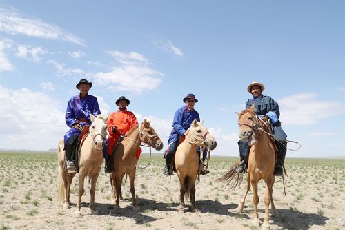 Сумын төр, захиргааны байгууллага улс төрөөс ангид байх ёстой