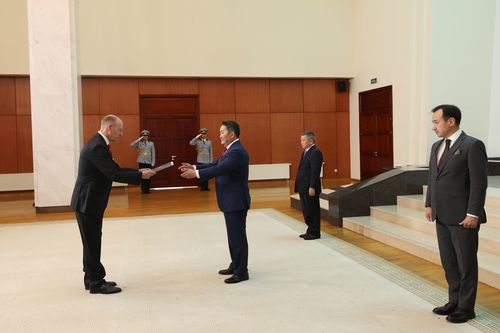 Герман улсын Элчин сайд ИЖБ-ээ өргөн барилаа