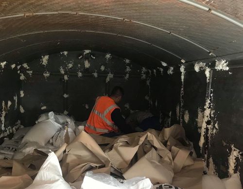 Дөрвөн вагон хөгцөрсөн цагаан будааг Вьеатнам руу буцаажээ