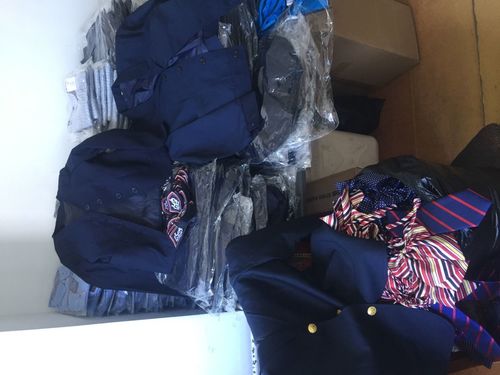 Хууль бусаар сурагчийн дүрэмт хувцас нэвтрүүлэхийг завджээ