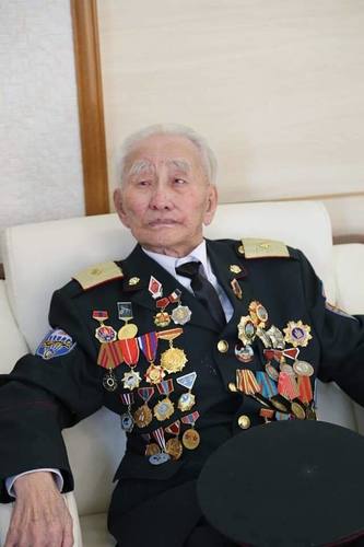 Халх голын дайнд оролцсон ахмад дайчдад хүндэтгэл үзүүлэв