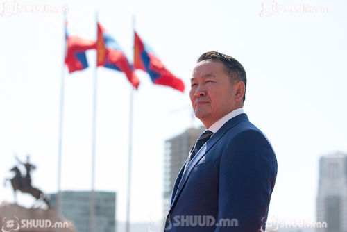 Экс Ерөнхийлөгч Х.Баттулгын мэндчилгээндээ хавчуулсан айдас хүйдэс