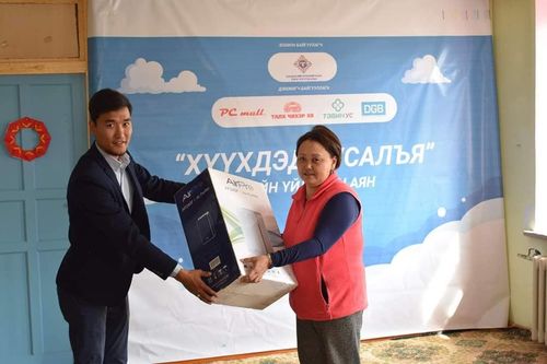 “Эрдэм” хүүхэд асрах төвийн хүүхдүүдэд тусламж үзүүллээ