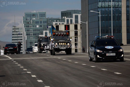 Энхтайваны гүүрнээс үсэрч амиа хорлох гэж байсан иргэнийг буулгажээ