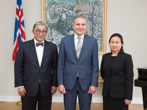 Элчин Сайд Н.Тулга Итгэмжлэх Жуух бичгээ барив