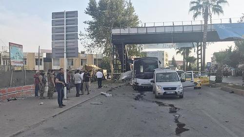 Турк: Цагдаагийн автобусыг дэлбэлжээ