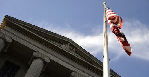 АНУ-ын Хуульзүйн яам: Трамп хууль зөрчөөгүй