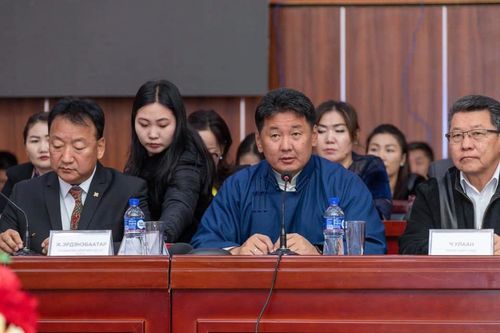 У.Хүрэлсүх: Төрийн албан хаагчид иргэдэд түргэн шуурхай, тэгш үйлчлэх ёстой