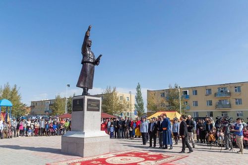 Ерөнхий сайд асан Ц.Жигжиджав гэрэлт хөшөөнд мөнхөрлөө