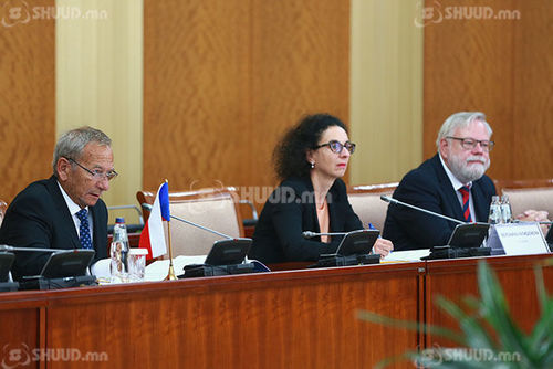 Хоёр улсын парламентын дарга нар хэлэлцээр хийж байна