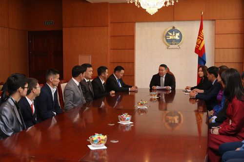 Ерөнхийлөгч олон улсын олимпиадад оролцогчдыг дэмжихээ илэрхийллээ