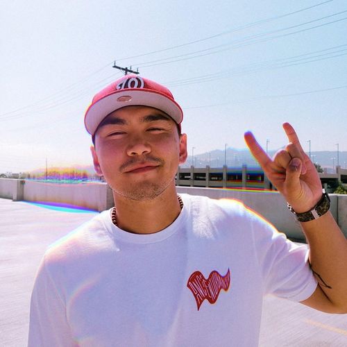 Монгол залуу