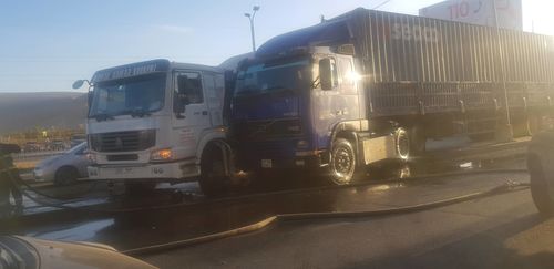 Том оврын автомашинууд мөргөлдөж их хэмжээний түлш асгарчээ