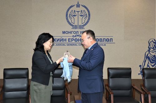 ШЕЗ-ийн дарга Э.Батбаяр тамгаа гардан авлаа