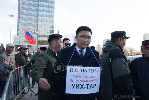 ФОТО: Жагсагчдын ЛООЗОН