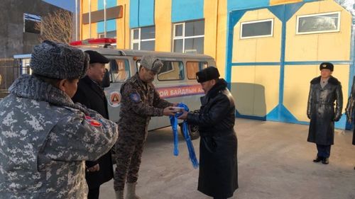 Шуурхай албаны УАЗ Пургон автомашин хүлээлгэн өглөө