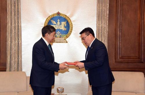 Засгийн газрын тогтоолын төслүүдийг өргөн барилаа