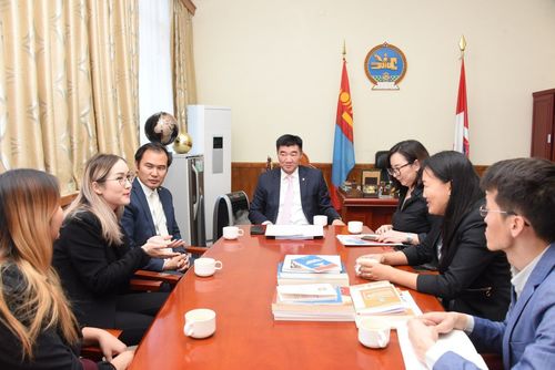 Залуус Үндсэн хуулийн нэмэлт, өөрчлөлтийн төслийг дэмжиж байгаагаа илэрхийллээ