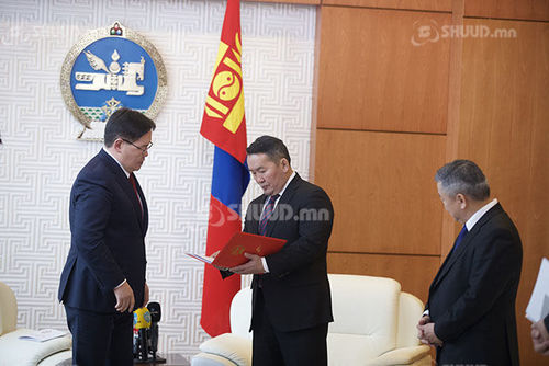 Ерөнхийлөгч Х.Баттулга Үндсэн хуулийн өөрчлөлтийн эхийг ёсчилно