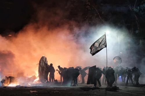 Хонконг: Цагдаагийнхан эмнэлгийн тусламж үзүүлэх гэсэн эмч нарыг баривчилжээ