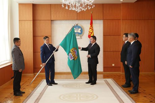 Ургамал, газар тариалангийн хүрээлэнг Алтан гадас одонгоор шагнав