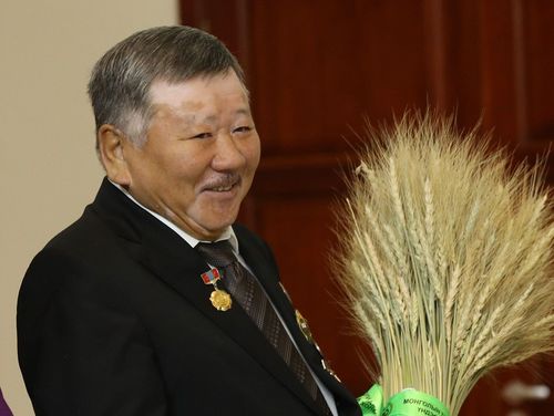 Сандагийн Ганболдод Хөдөлмөрийн баатар цол хүртээлээ