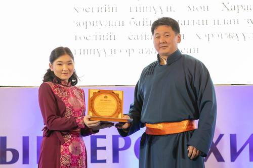 Ерөнхий сайдын нэрэмжит тэтгэлгийг 27 оюутанд олголоо