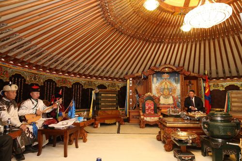 Монгол Улсын Ерөнхийлөгчийн зарлигийн дагуу тууль хайллаа