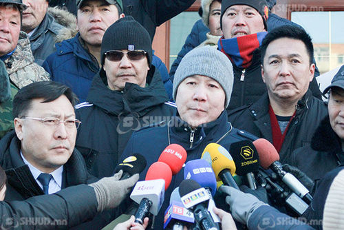 Л.Болд: Бид гудамжинд гарч тэмцэх болно