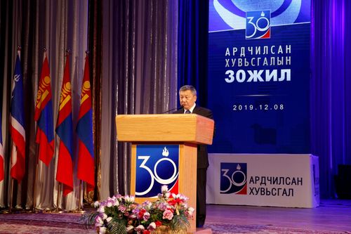 Ардчилсан хувьсгалын 30 жилийн ойн баярын хуралд оролцогчдод илгээлт хүргүүллээ