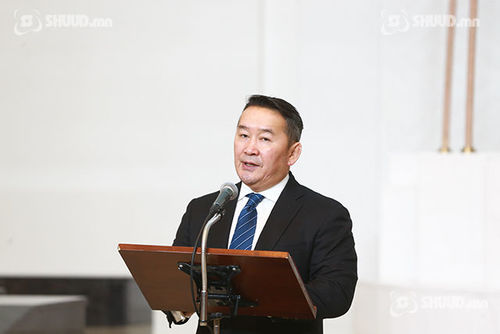 Ерөнхийлөгч төрийн дээд одон медаль гардуулна