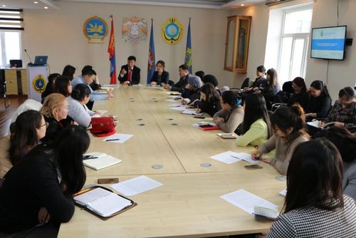 Хүнсний худалдаа, үйлчилгээ эрхлэгчидтэй уулзалт зохион байгуулав