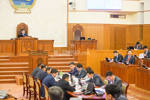 ШУУД: УИХ-ын сонгуулийн хуулийг баталлаа