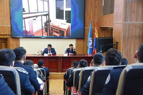ХЗДХ-ийн сайд Ц.Нямдорж алба хаагчдад орон сууц гардуулав