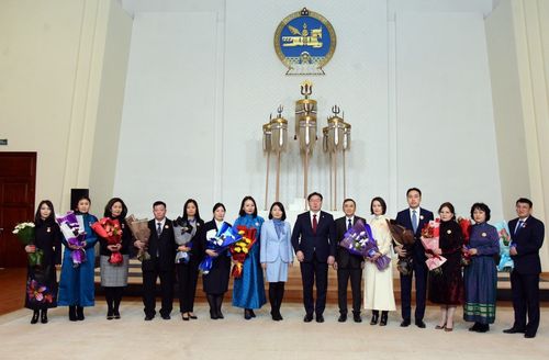 УИХ-ын Тамгын газрын ажилтнууд төрийн одон, медалиар шагнууллаа