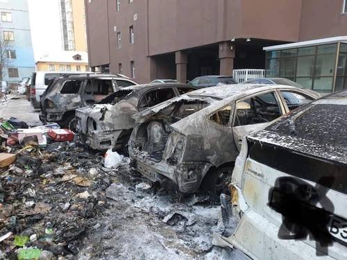 Зогсоолд байсан дөрвөн автомашин шатжээ