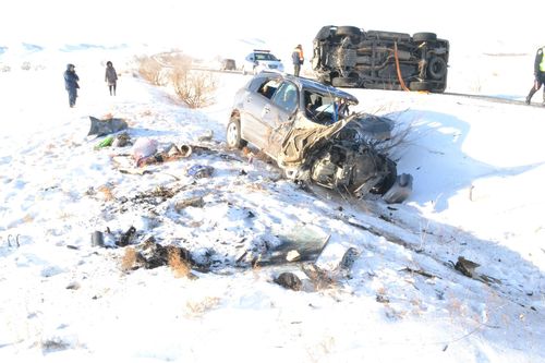 Автомашинууд мөргөлдөж хоёр хүн нас барж, долоон хүн гэмтэв