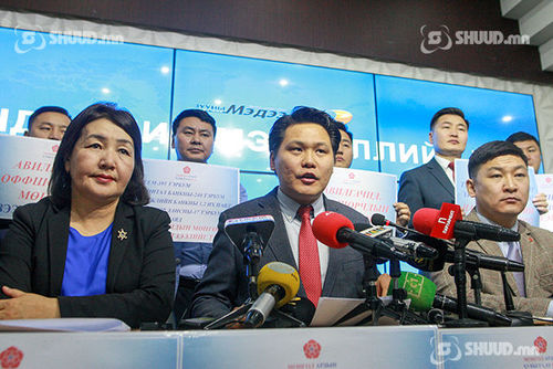 Тэтгэврийн зээлгүй 176 мянган ахмадад нэг удаа сая төгрөг олгохыг шаардав