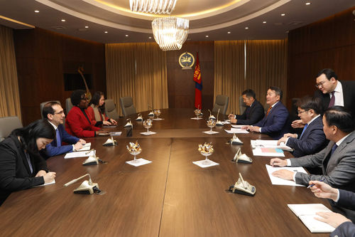 Дэлхийн банкны дэд ерөнхийлөгчийг хүлээн авч уулзлаа