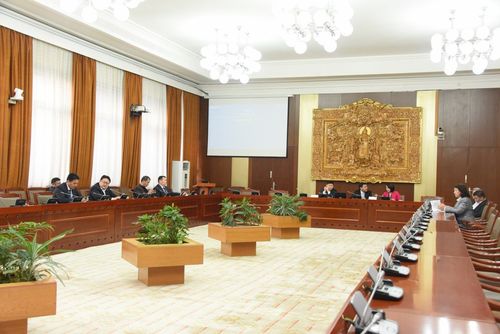 ХЗБХ: Үнэт металл, үнэт чулууны арилжаа, үл хөдлөх эд хөрөнгө зуучлал эрхэлдэг 6000 гаруй нэгжид СЗХ хяналт тавина