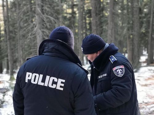 Гэрийнхээ гаднаас алга болсон охиныг уулнаас олжээ