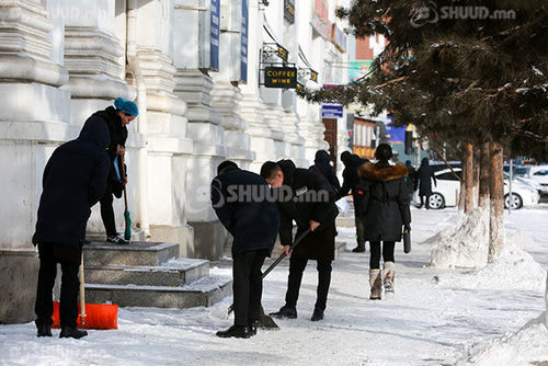 Орчны цас, мөсийг цэвэрлэхгүй, эс үйлдэхүйгээр хохирол учруулсан байгууллагад хариуцлага хүлээлгэнэ