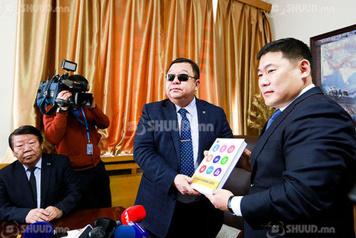 “Алсын хараа-2050”-ыг улс төрийн намуудын дарга нарт гардууллаа